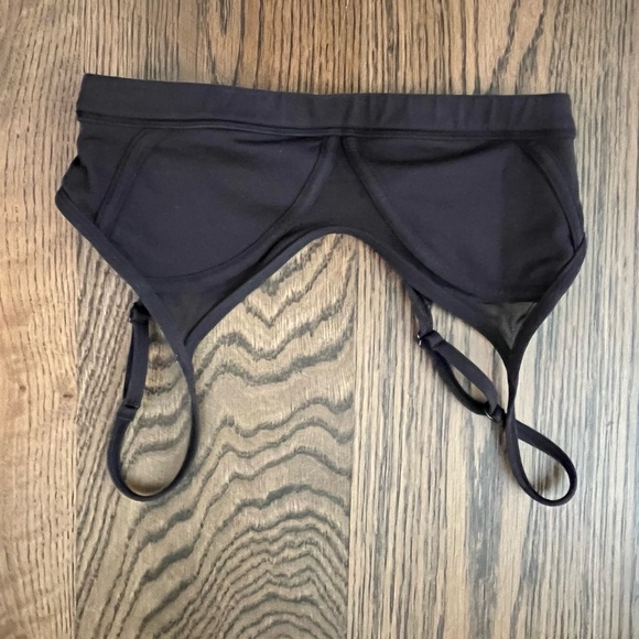 Black Garter Belt - Picture 1 of 3